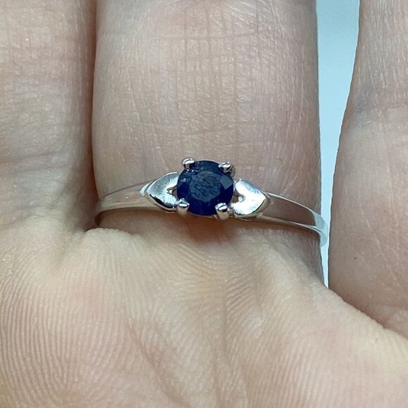 💛 10k White Gold Sapphire Ring - Picture 4 of 7